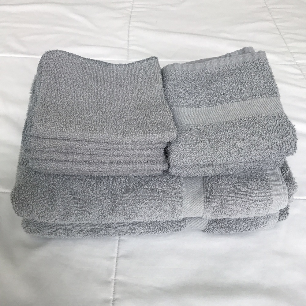 LIKE NEW Light Grey Bath Towel 10 Piece Set!